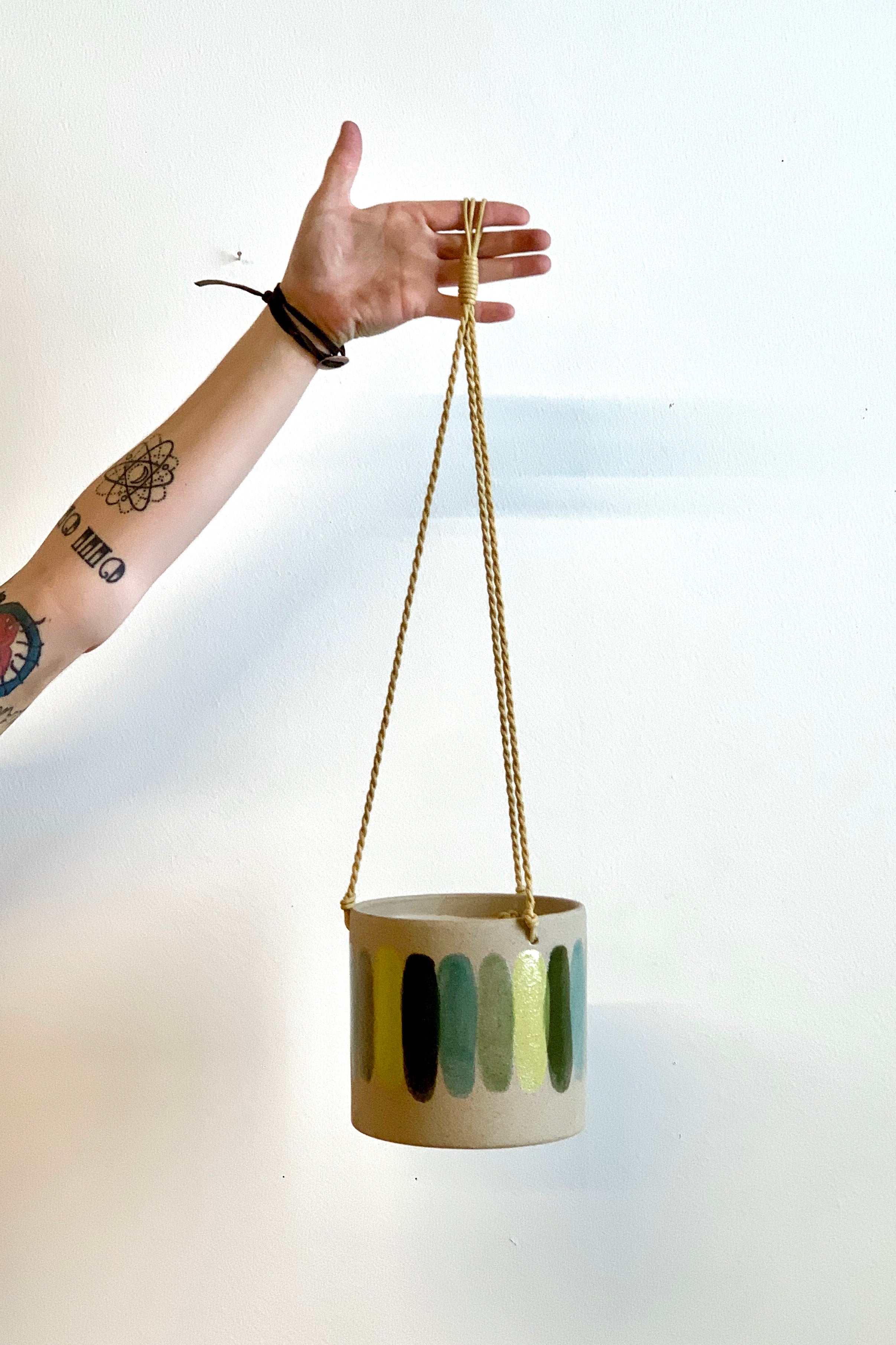 Regine hanging planter